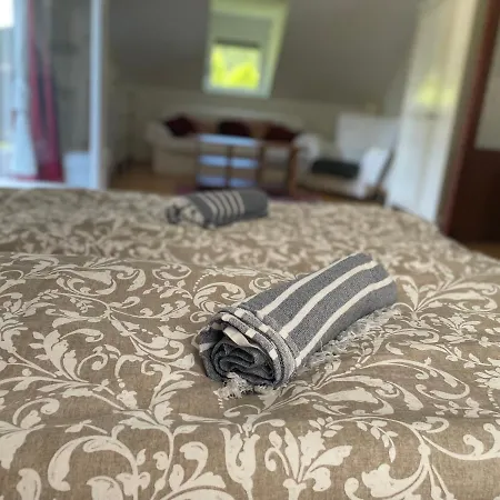 5 Bedroom Very Close To Balaton * Балатонкенезе