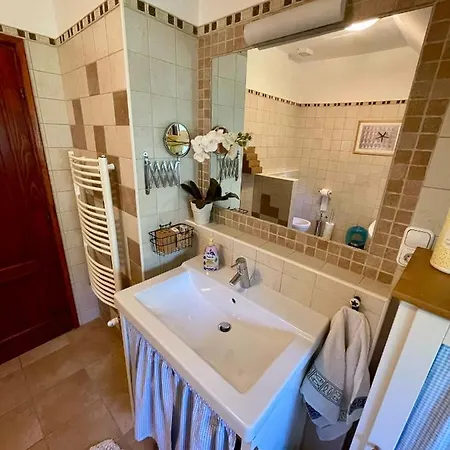 5 Bedroom Very Close To Balaton * Балатонкенезе