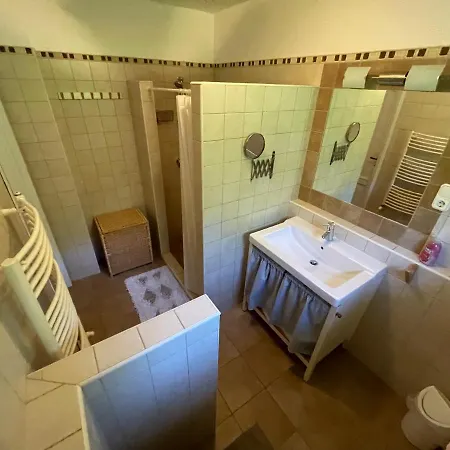 5 Bedroom Very Close To Balaton * Балатонкенезе