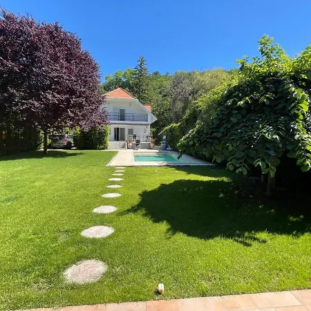 5 Bedroom Very Close To Balaton Балатонкенезе
