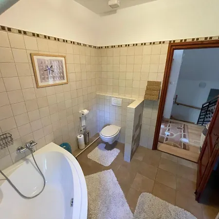 5 Bedroom Very Close To Balaton Вилла Балатонкенезе